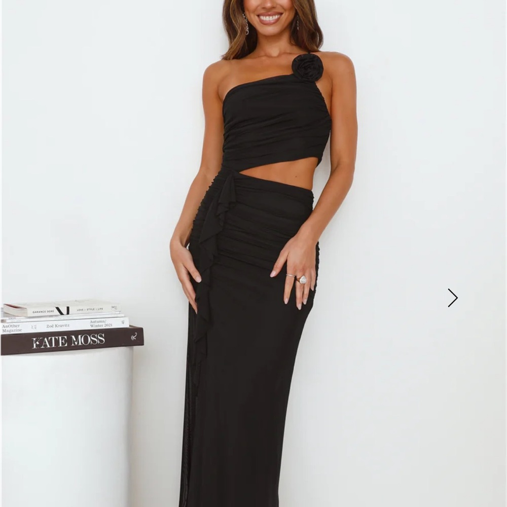 Elegant Black One-Shoulder Dress